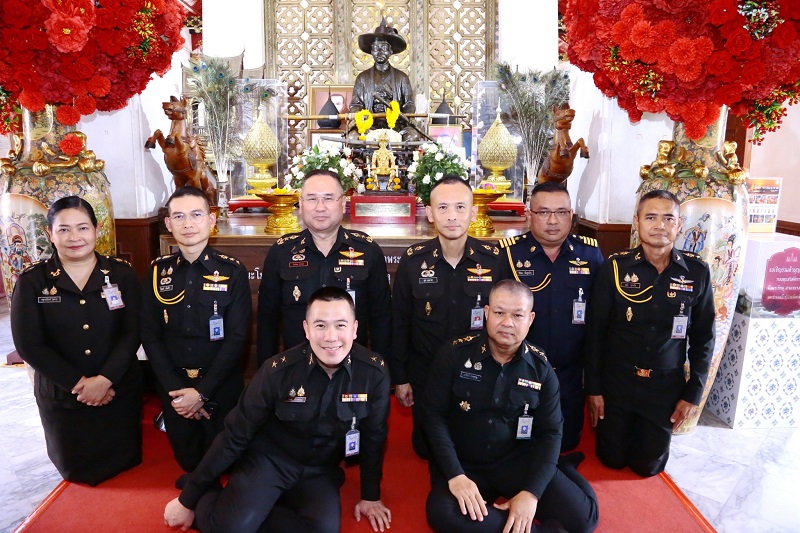 พลโท วิริทธิ์พล พานนิล ผู้อำนวยการสำนักพัฒนาระบบราชการกลาโหม ได้นำหัวหน้าหน่วยขึ้นตรงสำนักพัฒนาระบบราชการกลาโหม เข้าสักการะสิ่งศักดิ์ภายในศาลาว่าการกลาโหม