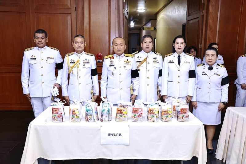 พล.ท.กัณฑ์ชัย ประจวบอารีย์ ผอ.สพร.กห. ได้นำข้าราชการ สพร.กห. เข้าร่วมพิธี บำเพ็ญกุศลถวายเป็นพระราชกุศลแด่ สมเด็จพระนางเจ้าสิริกิติ์ พระบรมราชินีนาถ พระบรมราชชนนีพันปีหลวง ในวาระครบ ๑๕ วัน (ปัณรสมวาร) แห่งการสวรรคต ใน ๗ พ.ย.๖๘