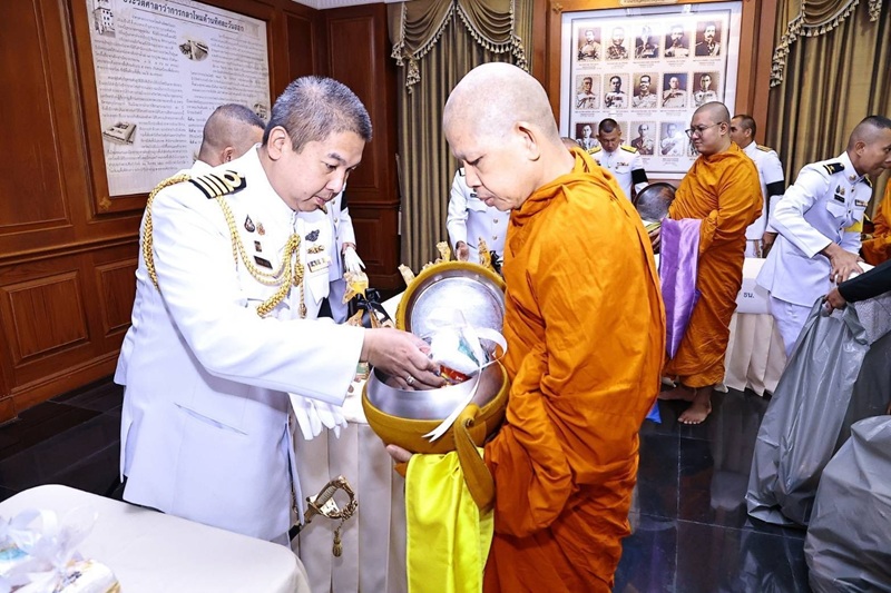 พล.ท.กัณฑ์ชัย ประจวบอารีย์ ผอ.สพร.กห. ได้นำข้าราชการ สพร.กห. เข้าร่วมพิธี บำเพ็ญกุศลถวายเป็นพระราชกุศลแด่ สมเด็จพระนางเจ้าสิริกิติ์ พระบรมราชินีนาถ พระบรมราชชนนีพันปีหลวง ในวาระครบ ๑๕ วัน (ปัณรสมวาร) แห่งการสวรรคต ใน ๗ พ.ย.๖๘