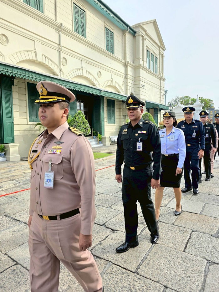 คณะผู้บังคับบัญชา พร้อมด้วยข้าราชการ และพนักงานราชการ สังกัดสำนักพัฒนาระบบราชการกลาโหม เข้ากราบถวายบังคมพระบรมศพ สมเด็จพระนางเจ้าสิริกิติ์ พระบรมราชินีนาถ พระบรมราชชนนีพันปีหลวง เพื่อน้อมถวายความอาลัย และน้อมรำลึกในพระมหากรุณาธิคุณ อันหาที่สุดมิได้