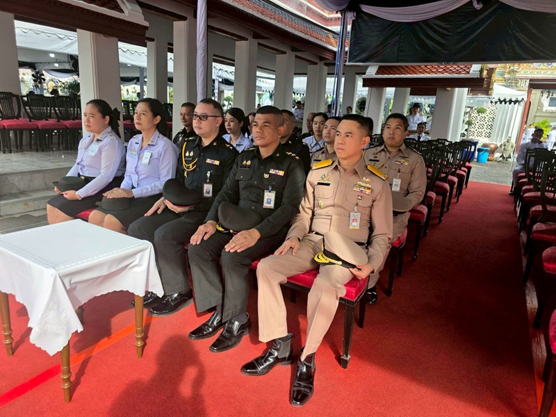 คณะผู้บังคับบัญชา พร้อมด้วยข้าราชการ และพนักงานราชการ สังกัดสำนักพัฒนาระบบราชการกลาโหม เข้ากราบถวายบังคมพระบรมศพ สมเด็จพระนางเจ้าสิริกิติ์ พระบรมราชินีนาถ พระบรมราชชนนีพันปีหลวง เพื่อน้อมถวายความอาลัย และน้อมรำลึกในพระมหากรุณาธิคุณ อันหาที่สุดมิได้