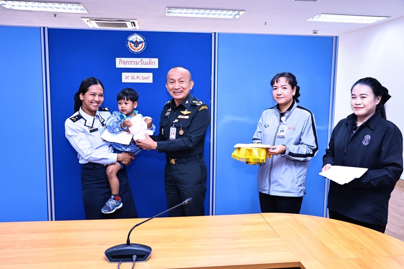 สพร.กห. ได้จัดพิธีมอบทุนการศึกษาให้แก่ บุตรข้าราชการ และพนักงานราชการของ สพร.กห. เนื่องในวันเด็กแห่งชาติ ประจำปีงบประมาณ พ.ศ. ๒๕๖๙