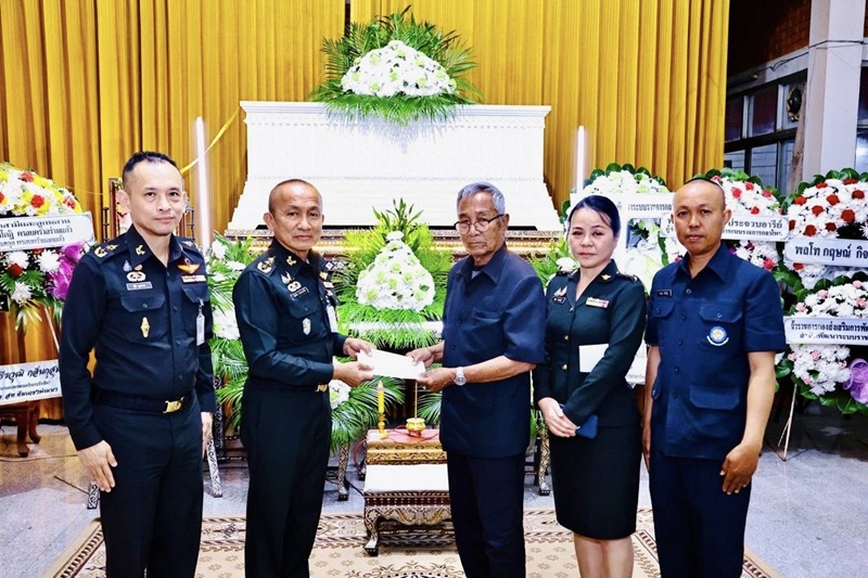 พล.ท.กัณฑ์ชัย ประจวบอารีย์ ผอ.สพร.กห. ได้นำข้าราชการ สพร.กห. เข้าร่วมพิธีรดน้ำศพและฟังสวดพระอภิธรรม คุณแม่สุวนันท์ ไชยโกฏิ มารดาของ พ.อ.หญิง ศศิมา ไชยโกฏิ รอง ผอ.กนผ.สพร.กห. เพื่อแสดงความอาลัยและให้กำลังใจแก่ครอบครัวผู้วายชนม์ ณ ศาลา ๑ วัดมูลจินดาราม อ.ธัญบุรี จ.ปทุมธานี