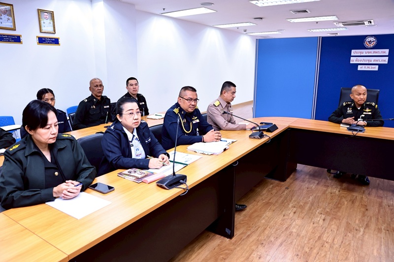 สพร.กห. ได้จัดการประชุม หน.นขต.สพร.กห. ครั้งที่ ๑/๒๕๖๙ ณ ห้องประชุม สพร.กห. ชั้น ๒ อาคาร สป. (ศรีสมาน) โดยมี พล.ท.กัณฑ์ชัย ประจวบอารีย์ ผอ.สพร.กห. เป็นประธาน ซึ่งมีวัตถุประสงค์เพื่อติดตามผลการดำเนินงานที่ผ่านมา และเสนอแผนการดำเนินงานในห้วงต่อไป ในโอกาสนี้ ผอ.สพร.กห. ยังได้มอบเครื่องคอมพิวเตอร์ทั้งแบบตั้งโต๊ะและโน้ตบุ๊ก จำนวนอย่างละ ๑ ชุด เพื่อใช้สนับสนุนในการปฏิบัติงานอีกด้วย