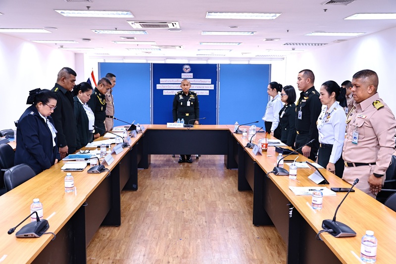 สพร.กห. ได้จัดการประชุมคณะทำงานขับเคลื่อนการสมัครขอรับรางวัลเลิศรัฐ ประเภทรางวัลคุณภาพการบริหารจัดการภาครัฐ สาขา PMQA รายหมวด ของ สป. ประจำปีงบประมาณ พ.ศ. ๒๕๖๙ ณ ห้องประชุม สพร.กห. ชั้น ๒ อาคาร สป.(ศรีสมาน) โดยมี พล.ท.กัณฑ์ชัย ประจวบอารีย์ ผอ.สพร.กห. เป็นประธาน และผู้แทน สนผ.กห. และ สม. เข้าร่วมการประชุมฯ ซึ่งที่ประชุมได้รับทราบผลการประเมินรางวัลฯ ขั้นตอนที่ ๑ (สป. ผ่านการประเมินฯ จำนวน ๒ หมวด)