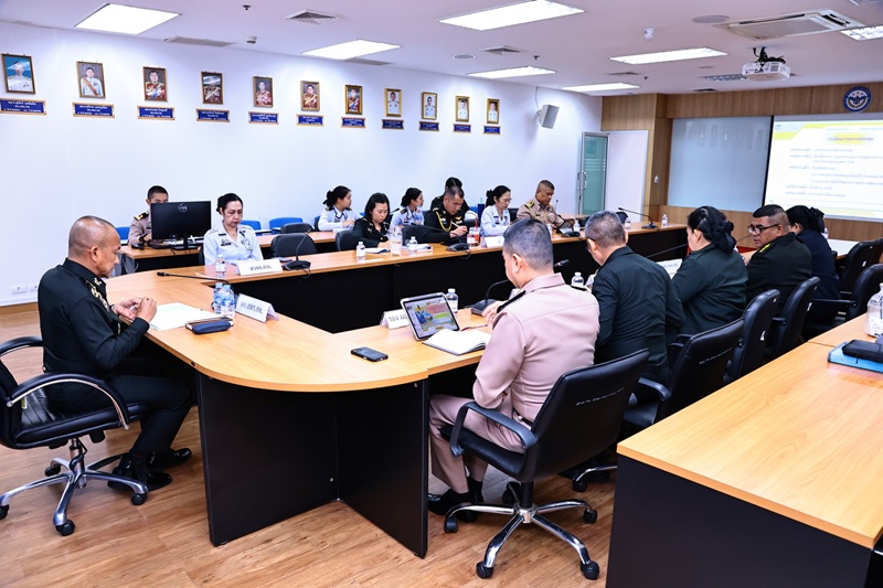 สพร.กห. ได้จัดการประชุมคณะทำงานขับเคลื่อนการสมัครขอรับรางวัลเลิศรัฐ ประเภทรางวัลคุณภาพการบริหารจัดการภาครัฐ สาขา PMQA รายหมวด ของ สป. ประจำปีงบประมาณ พ.ศ. ๒๕๖๙ ณ ห้องประชุม สพร.กห. ชั้น ๒ อาคาร สป.(ศรีสมาน) โดยมี พล.ท.กัณฑ์ชัย ประจวบอารีย์ ผอ.สพร.กห. เป็นประธาน และผู้แทน สนผ.กห. และ สม. เข้าร่วมการประชุมฯ ซึ่งที่ประชุมได้รับทราบผลการประเมินรางวัลฯ ขั้นตอนที่ ๑ (สป. ผ่านการประเมินฯ จำนวน ๒ หมวด)