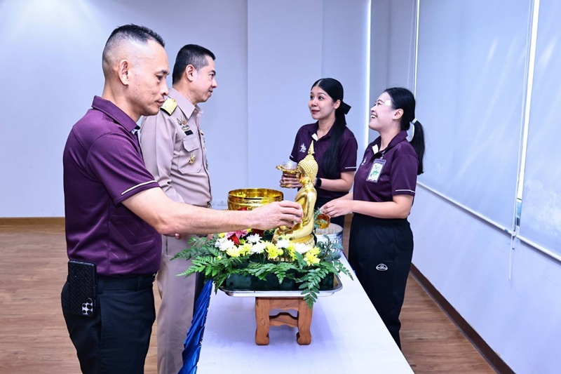 สพร.กห. ได้จัดพิธีสรงน้ำพระพุทธรูป เนื่องในโอกาสวันสงกรานต์ ซึ่งถือเป็นวันขึ้นปีใหม่ของไทย ประจำปี ๒๕๖๙