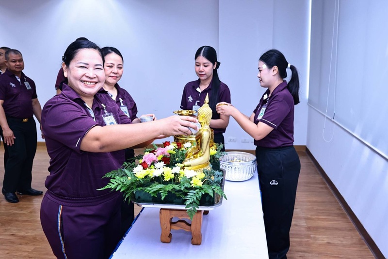 สพร.กห. ได้จัดพิธีสรงน้ำพระพุทธรูป เนื่องในโอกาสวันสงกรานต์ ซึ่งถือเป็นวันขึ้นปีใหม่ของไทย ประจำปี ๒๕๖๙