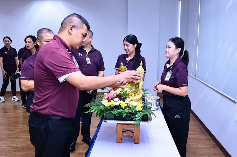 สพร.กห. ได้จัดพิธีสรงน้ำพระพุทธรูป เนื่องในโอกาสวันสงกรานต์ ซึ่งถือเป็นวันขึ้นปีใหม่ของไทย ประจำปี ๒๕๖๙
