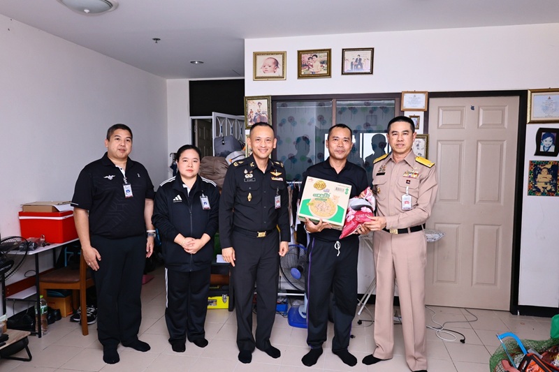 พล.ท.กัณฑ์ชัย ประจวบอารีย์ ผอ.สพร.กห. ได้มอบหมายให้ รอง ผอ.สพร.กห. เป็นผู้แทน เข้าตรวจเยี่ยมที่พักอาศัยกำลังพล ณ อาคารที่พักอาศัยนายทหารประทวน (ตึก ส.๑) พื้นที่ศรีสมาน อ.ปากเกร็ด จ.นนทบุรี