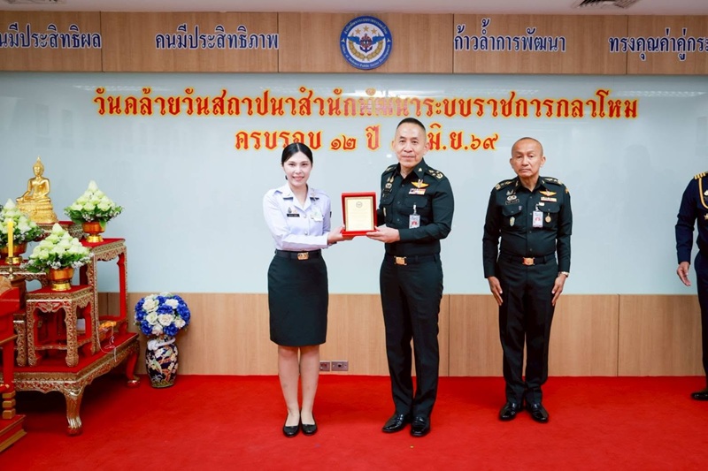 พล.ท.กัณฑ์ชัย ประจวบอารีย์ ผอ.สพร.กห. ได้จัดพิธีวันคล้ายวันสถาปนา สพร.กห. ครบรอบ ๑๒ ปี ประจำปี ๒๕๖๙ โดยมี พล.อ.ธราพงษ์ มะละคำ ปล.กห. กรุณาให้เกียรติเป็นประธานในพิธี