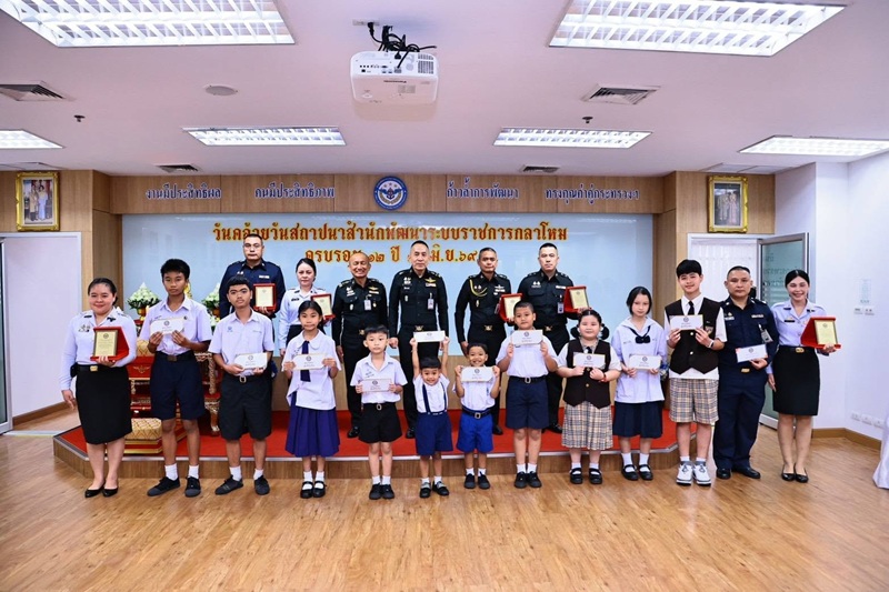 พล.ท.กัณฑ์ชัย ประจวบอารีย์ ผอ.สพร.กห. ได้จัดพิธีวันคล้ายวันสถาปนา สพร.กห. ครบรอบ ๑๒ ปี ประจำปี ๒๕๖๙ โดยมี พล.อ.ธราพงษ์ มะละคำ ปล.กห. กรุณาให้เกียรติเป็นประธานในพิธี