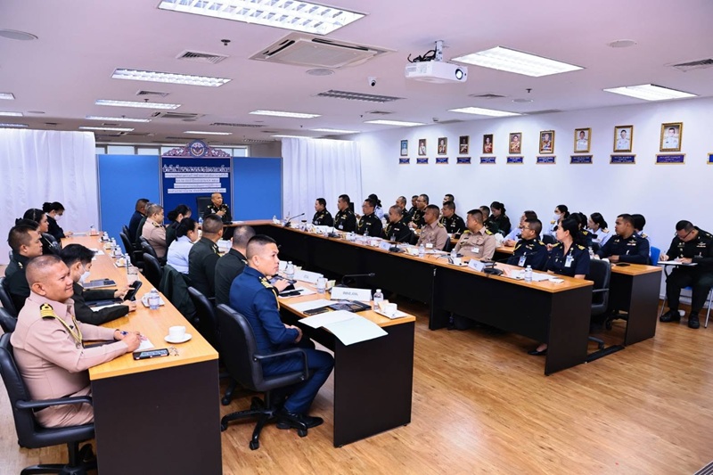 สพร.กห. ได้จัดการประชุมติดตามความก้าวหน้าผลการดำเนินการตามตัวชี้วัดของ กห. ประจำปีงบประมาณ พ.ศ. ๒๕๖๙ รอบ ๙ เดือน (ต.ค.๖๘ - มิ.ย.๖๙) ณ ห้องประชุม สพร.กห. ชั้น ๒ อาคาร สป.(ศรีสมาน) โดยมี พล.ท.กัณฑ์ชัย ประจวบอารีย์ ผอ.สพร.กห./หัวหน้าคณะทำงานพัฒนาระบบราชการกลาโหม เป็นประธาน