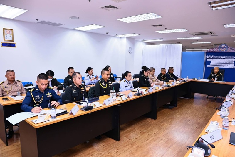 สพร.กห. ได้จัดการประชุมติดตามความก้าวหน้าผลการดำเนินการตามตัวชี้วัดของ กห. ประจำปีงบประมาณ พ.ศ. ๒๕๖๙ รอบ ๙ เดือน (ต.ค.๖๘ - มิ.ย.๖๙) ณ ห้องประชุม สพร.กห. ชั้น ๒ อาคาร สป.(ศรีสมาน) โดยมี พล.ท.กัณฑ์ชัย ประจวบอารีย์ ผอ.สพร.กห./หัวหน้าคณะทำงานพัฒนาระบบราชการกลาโหม เป็นประธาน