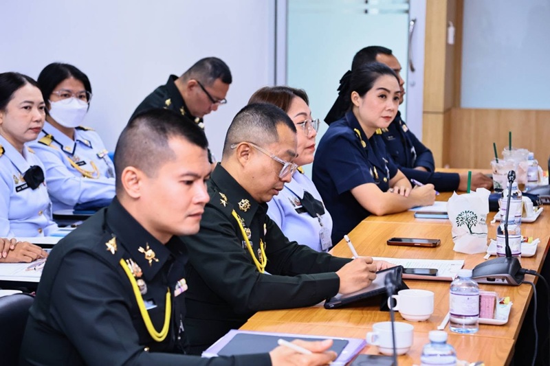 สพร.กห. ได้จัดการประชุมติดตามความก้าวหน้าผลการดำเนินการตามตัวชี้วัดของ กห. ประจำปีงบประมาณ พ.ศ. ๒๕๖๙ รอบ ๙ เดือน (ต.ค.๖๘ - มิ.ย.๖๙) ณ ห้องประชุม สพร.กห. ชั้น ๒ อาคาร สป.(ศรีสมาน) โดยมี พล.ท.กัณฑ์ชัย ประจวบอารีย์ ผอ.สพร.กห./หัวหน้าคณะทำงานพัฒนาระบบราชการกลาโหม เป็นประธาน