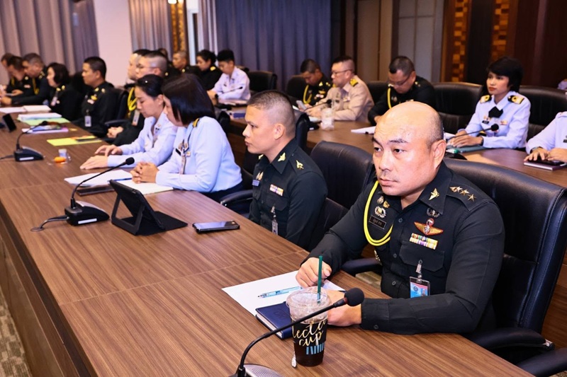 สพร.กห. ได้จัดการประชุมซักซ้อมการตอบประเด็นคำถาม เพื่อเตรียมรับตรวจประเมินรางวัลเลิศรัฐ ประเภทรางวัลคุณภาพการบริหารจัดการภาครัฐ สาขา PMQA รายหมวด (หมวด ๓ ด้านการมุ่งเน้นผู้รับบริการและผู้มีส่วนได้ส่วนเสีย) ประจำปีงบประมาณ พ.ศ. ๒๕๖๙ ณ ห้องประชุม ชั้น ๖ อาคาร สป.(ศรีสมาน) และผ่านสื่ออิเล็กทรอนิกส์ (Cisco Meeting) โดยมี พล.ท.กัณฑ์ชัย ประจวบอารีย์ ผอ.สพร.กห. เป็นประธาน
