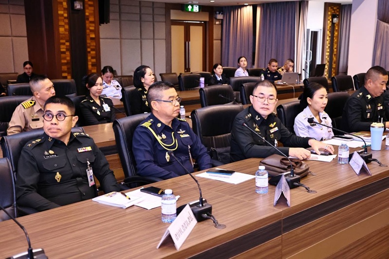 สพร.กห. ได้จัดการประชุมซักซ้อมการตอบประเด็นคำถาม เพื่อเตรียมรับตรวจประเมินรางวัลเลิศรัฐ ประเภทรางวัลคุณภาพการบริหารจัดการภาครัฐ สาขา PMQA รายหมวด (หมวด ๓ ด้านการมุ่งเน้นผู้รับบริการและผู้มีส่วนได้ส่วนเสีย) ประจำปีงบประมาณ พ.ศ. ๒๕๖๙ ณ ห้องประชุม ชั้น ๖ อาคาร สป.(ศรีสมาน) และผ่านสื่ออิเล็กทรอนิกส์ (Cisco Meeting) โดยมี พล.ท.กัณฑ์ชัย ประจวบอารีย์ ผอ.สพร.กห. เป็นประธาน