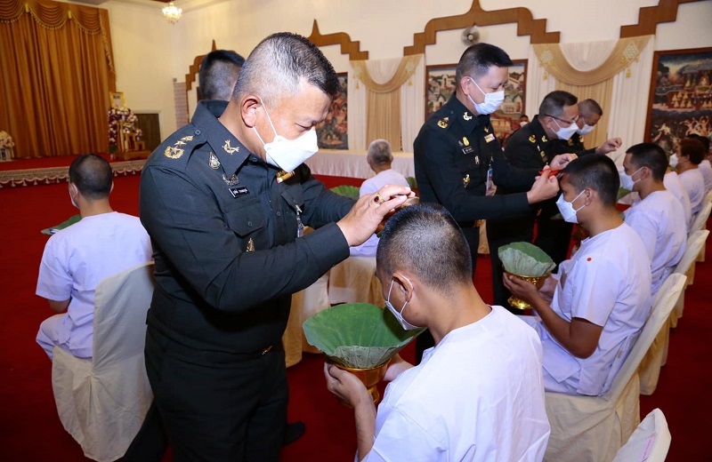 พล.ท.สุรศักดิ์ วรรณสมบูรณ์ ผอ.สพร.กห. เข้าร่วมในพิธีบรรพชาอุปสมบทและปฏิบัติธรรมเฉลิมพระเกียรติถวายเป็นพระกุศลแด่พระเจ้าวรวงศ์เธอ พระองค์เจ้าอทิตยาทรกิติคุณ เนื่องในโอกาสทรงเจริญพระชันษา ครบ 3 รอบ 36 ปี ณ วัดพิชยญาติการามวรวิหาร