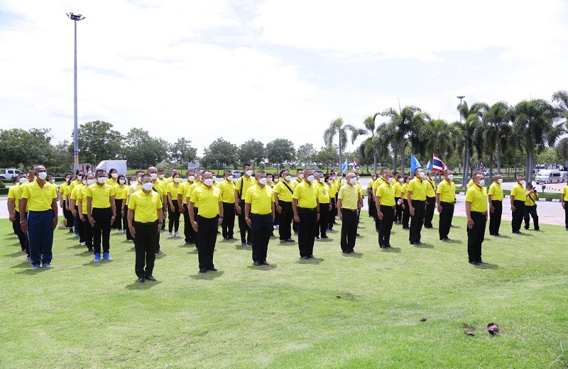 พล.ท.สุรศักดิ์ วรรณสมบูรณ์ ผอ.สพร.กห. พร้อมด้วยกำลังพล สพร.กห. เข้ารับฟังการบรรยายสรุปความเป็นมาและศึกษาดูงานการดำเนินการที่สำคัญของศูนย์ศิลปาชีพเกาะเกิด