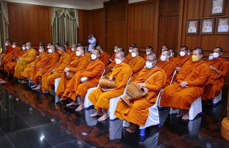 พล.ท.สุรศักดิ์ วรรณสมบูรณ์ ผอ.สพร.กห. พร้อมด้วยข้าราชการ สพร.กห. เข้าร่วมพิธีเจริญพระพุทธมนต์ และพิธีทำบุญตักบาตรพระสงฆ์และสามเณร เนื่องในวันเฉลิมพระชนมพรรษาพระบาทสมเด็จพระเจ้าอยู่หัว 70 พรรษา (28 ก.ค.65)