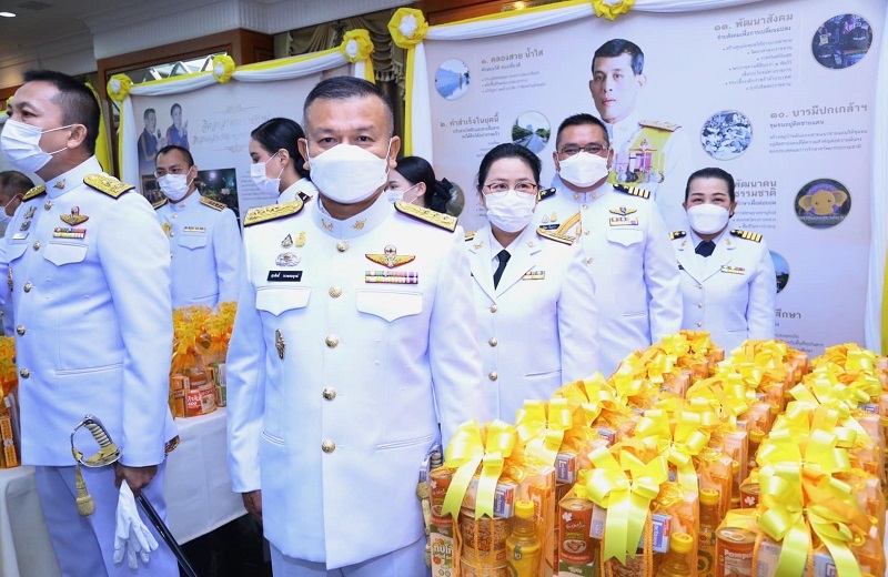 พล.ท.สุรศักดิ์ วรรณสมบูรณ์ ผอ.สพร.กห. พร้อมด้วยข้าราชการ สพร.กห. เข้าร่วมพิธีเจริญพระพุทธมนต์ และพิธีทำบุญตักบาตรพระสงฆ์และสามเณร เนื่องในวันเฉลิมพระชนมพรรษาพระบาทสมเด็จพระเจ้าอยู่หัว 70 พรรษา (28 ก.ค.65)