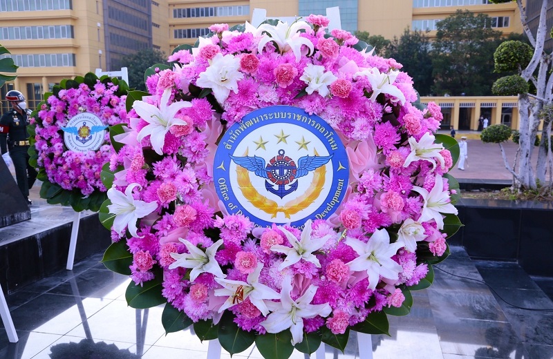สพร.กห. ร่วมน้อมรำลึกถึงพระมหากรุณาธิคุณ 23 ตุลาคม 2565 "วันปิยมหาราช" พล.ท. สุรศักดิ์ วรรณสมบูรณ์ ผอ.สพร.กห. และกำลังพล สพร.กห. ร่วมในพิธีวางพวงมาลาถวายราชสักการะพระบรมราชานุสาวรีย์พระบาทสมเด็จพระจุลจอมเกล้าเจ้าอยู่หัว (รัชกาลที่ ๕) เนื่องในวันปิยมหาราช ณ สป. (พื้นที่ศรีสมาน)