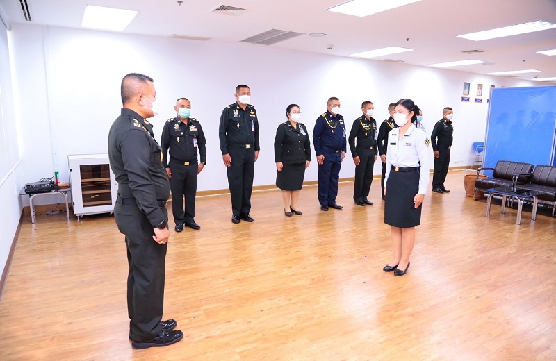 สพร.กห. จัดพิธีประดับยศให้แก่ข้าราชการ ที่ได้รับการเลื่อนยศที่สูงขึ้น จำนวน 1 นาย ได้แก่ น.ส. จุฑามาศ ผุดผ่อง เสมียนแผนกพัฒนาระบบราชการ กนผ.สพร.กห. เป็น ส.ต.หญิง โดยมี พล.ท.สุรศักดิ์ วรรณสมบูรณ์ ผอ.สพร.กห. ได้กรุณาประดับเครื่องหมายยศ