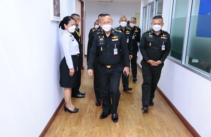 พล.อ.นุชิต ศรีบุญส่ง รอง ปล.กห.(3) ได้เดินทางรับฟังการบรรยายสรุปภารกิจการปฏิบัติงานของหน่วย สพร.กห. และ สตน.กห. ณ ห้องประชุมชั้น 6 อาคาร สป.(ศรีสมาน) และตรวจเยี่ยม สพร.กห. ณ ที่ตั้งหน่วย
