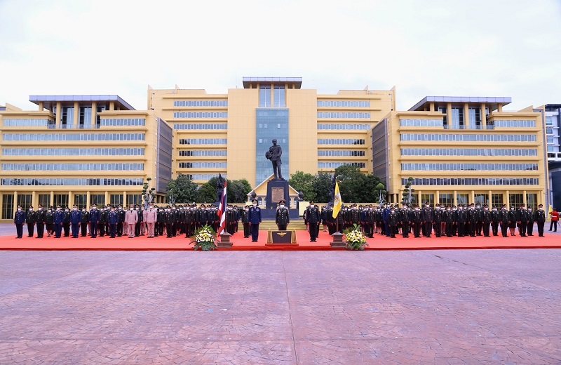 พล.ท.สุรศักดิ์ วรรณสมบูรณ์ ผอ.สพร.กห. พร้อมด้วยข้าราชการ สพร.กห. เข้าร่วมพิธีสวนสนามของทหารกองเกียรติยศผสม 3 เหล่าทัพ สำหรับเทิดเกียรติ ปล.กห., รอง ปล.กห., นายทหารชั้นนายพล และกำลังพลสังกัด สป. ที่เกษียณอายุราชการ ประจำปีงบประมาณ พ.ศ.2565