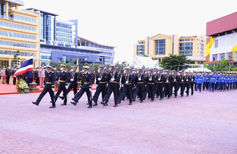 พล.ท.สุรศักดิ์ วรรณสมบูรณ์ ผอ.สพร.กห. พร้อมด้วยข้าราชการ สพร.กห. เข้าร่วมพิธีสวนสนามของทหารกองเกียรติยศผสม 3 เหล่าทัพ สำหรับเทิดเกียรติ ปล.กห., รอง ปล.กห., นายทหารชั้นนายพล และกำลังพลสังกัด สป. ที่เกษียณอายุราชการ ประจำปีงบประมาณ พ.ศ.2565
