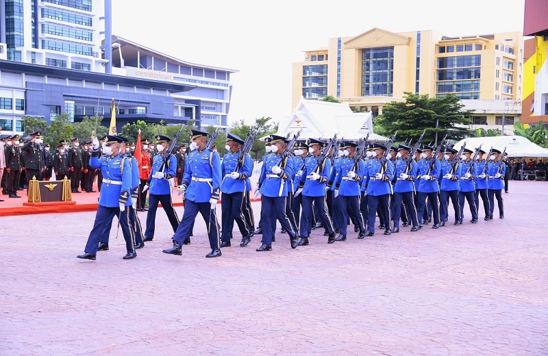 พล.ท.สุรศักดิ์ วรรณสมบูรณ์ ผอ.สพร.กห. พร้อมด้วยข้าราชการ สพร.กห. เข้าร่วมพิธีสวนสนามของทหารกองเกียรติยศผสม 3 เหล่าทัพ สำหรับเทิดเกียรติ ปล.กห., รอง ปล.กห., นายทหารชั้นนายพล และกำลังพลสังกัด สป. ที่เกษียณอายุราชการ ประจำปีงบประมาณ พ.ศ.2565