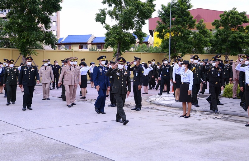 พล.ท.สุรศักดิ์ วรรณสมบูรณ์ ผอ.สพร.กห. พร้อมด้วยข้าราชการ สพร.กห. เข้าร่วมพิธีสวนสนามของทหารกองเกียรติยศผสม 3 เหล่าทัพ สำหรับเทิดเกียรติ ปล.กห., รอง ปล.กห., นายทหารชั้นนายพล และกำลังพลสังกัด สป. ที่เกษียณอายุราชการ ประจำปีงบประมาณ พ.ศ.2565