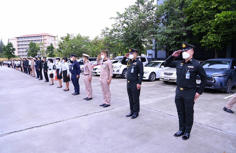 พล.ท.สุรศักดิ์ วรรณสมบูรณ์ ผอ.สพร.กห. พร้อมด้วยข้าราชการ สพร.กห. เข้าร่วมพิธีสวนสนามของทหารกองเกียรติยศผสม 3 เหล่าทัพ สำหรับเทิดเกียรติ ปล.กห., รอง ปล.กห., นายทหารชั้นนายพล และกำลังพลสังกัด สป. ที่เกษียณอายุราชการ ประจำปีงบประมาณ พ.ศ.2565