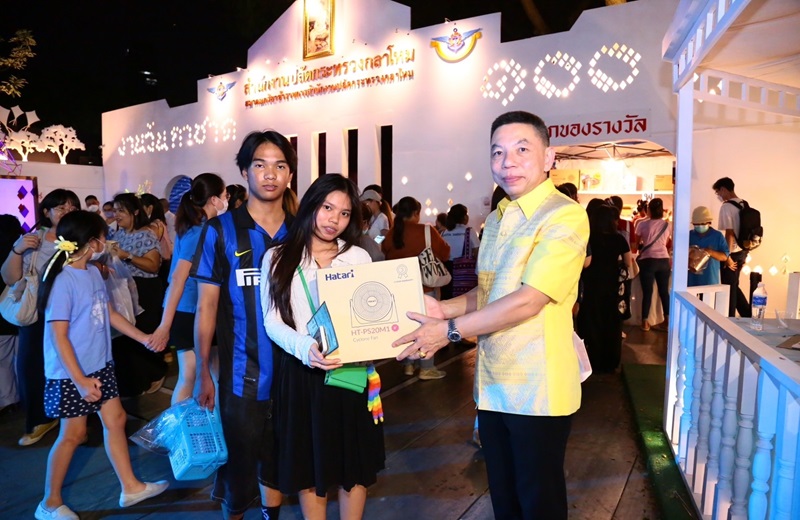พล.ท.ชูเลิศ จิระรัตนเมธากร ผอ.สพร.กห. พร้อมด้วยข้าราชการ สพร.กห. เข้าร่วมกิจกรรม “งานกาชาด 100 ปี รื่นรมย์สุขฤดี ณ ที่แห่งการให้”