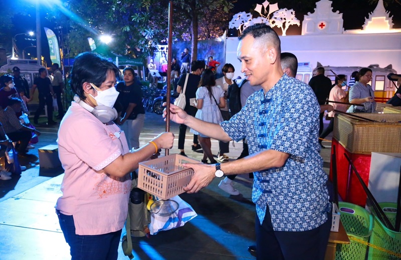 พล.ท.ชูเลิศ จิระรัตนเมธากร ผอ.สพร.กห. พร้อมด้วยข้าราชการ สพร.กห. เข้าร่วมกิจกรรม “งานกาชาด 100 ปี รื่นรมย์สุขฤดี ณ ที่แห่งการให้”