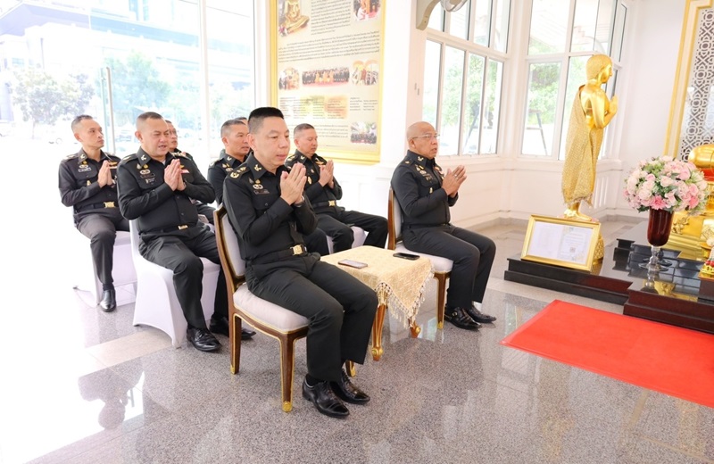 กิจกรรม "พบกันวันพระ พบพระพบธรรม" ในวันที่ 31 ม.ค.67, 0800 คณะสงฆ์จากวัดผาสุกมณีจักร จำนวน 5 รูป มาเจริญพระพุทธมนต์ และรับสังฆทาน ณ หอพระ สป.พื้นที่ศรีสมาน โดยมี พล.อ.จิรวิทย์ เดชจรัสศรี ผอ.ศอพท. และ พล.ท.ชูเลิศ จิระรัตนเมธากร ผอ.สพร.กห. ร่วมเป็นเจ้าภาพ