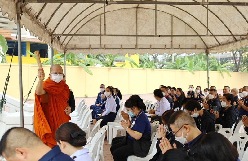 กิจกรรม "พบกันวันพระ พบพระพบธรรม" ในวันที่ 31 ม.ค.67, 0800 คณะสงฆ์จากวัดผาสุกมณีจักร จำนวน 5 รูป มาเจริญพระพุทธมนต์ และรับสังฆทาน ณ หอพระ สป.พื้นที่ศรีสมาน โดยมี พล.อ.จิรวิทย์ เดชจรัสศรี ผอ.ศอพท. และ พล.ท.ชูเลิศ จิระรัตนเมธากร ผอ.สพร.กห. ร่วมเป็นเจ้าภาพ