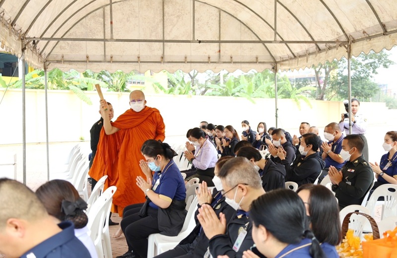 กิจกรรม "พบกันวันพระ พบพระพบธรรม" ในวันที่ 31 ม.ค.67, 0800 คณะสงฆ์จากวัดผาสุกมณีจักร จำนวน 5 รูป มาเจริญพระพุทธมนต์ และรับสังฆทาน ณ หอพระ สป.พื้นที่ศรีสมาน โดยมี พล.อ.จิรวิทย์ เดชจรัสศรี ผอ.ศอพท. และ พล.ท.ชูเลิศ จิระรัตนเมธากร ผอ.สพร.กห. ร่วมเป็นเจ้าภาพ