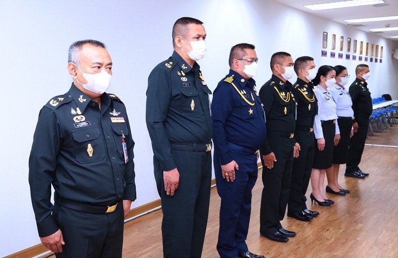สพร.กห. จัดพิธีประดับยศให้แก่ข้าราชการ ที่ได้รับการเลื่อนยศที่สูงขึ้น จำนวน 3 นาย ณ ห้องประชุม สพร.กห. ชั้น 2 อาคาร สป. (ศรีสมาน)