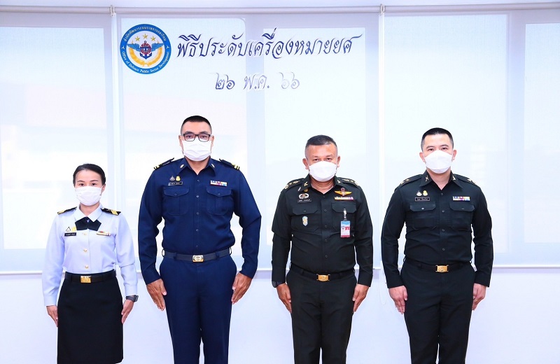 สพร.กห. จัดพิธีประดับยศให้แก่ข้าราชการ ที่ได้รับการเลื่อนยศที่สูงขึ้น จำนวน 3 นาย ณ ห้องประชุม สพร.กห. ชั้น 2 อาคาร สป. (ศรีสมาน)