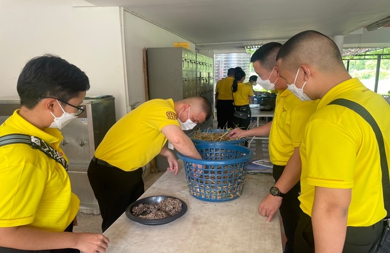 ข้าราชการ สพร.กห. จำนวน 5 นาย เดินทางไปศึกษาดูงาน ณ พิพิธภัณฑ์การเกษตรเฉลิมพระเกียรติ พระบาทสมเด็จพระเจ้าอยู่หัว (องค์การมหาชน) จ.ปทุมธานี
