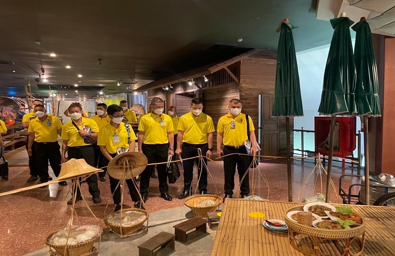 ข้าราชการ สพร.กห. จำนวน 5 นาย เดินทางไปศึกษาดูงาน ณ พิพิธภัณฑ์การเกษตรเฉลิมพระเกียรติ พระบาทสมเด็จพระเจ้าอยู่หัว (องค์การมหาชน) จ.ปทุมธานี