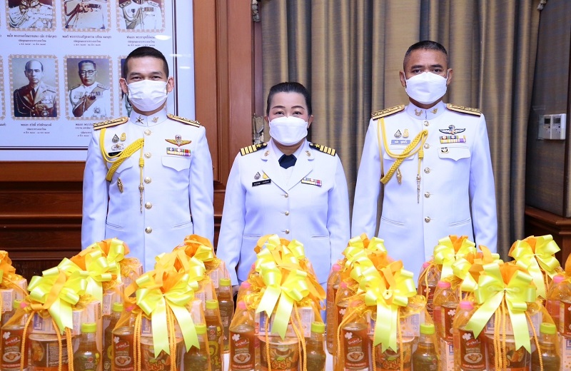 พล.ท สุรศักดิ์ วรรณสมบูรณ์ ผอ.สพร.กห. พร้อมด้วยข้าราชการ สพร.กห. เข้าร่วมพิธีทำบุญตักบาตรพระสงฆ์ ถวายเป็นพระราชกุศล เนื่องในวันคล้ายวันพระบรมราชสมภพ พระบาทสมเด็จพระบรมชนกาธิเบศร มหาภูมิพลอดุลยเดชมหาราช บรมนาถบพิตร วันชาติ และวันพ่อแห่งชาติ (5 ธ.ค.65)