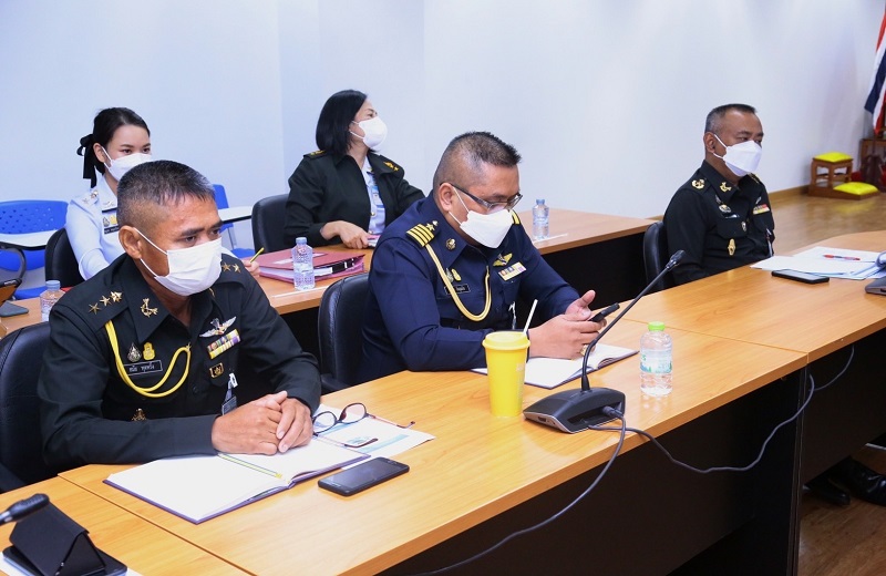 สพร.กห. จัดประชุม นขต.สพร.กห. ครั้งที่ 7/2565 เพื่อติดตามผลการดำเนินงานที่ผ่านมาและชี้แจงในเรื่องที่สำคัญ ณ ห้องประชุม สพร.กห. ชั้น 2 อาคาร สป.(ศรีสมาน) โดยมี พล.ท.สุรศักดิ์ วรรณสมบูรณ์ ผอ.สพร.กห. เป็นประธานการประชุมฯ