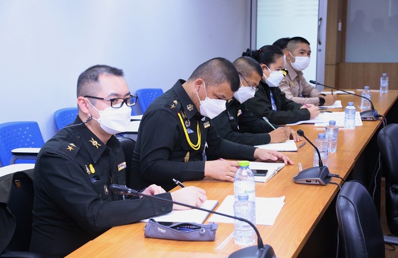 สพร.กห. จัดประชุม นขต.สพร.กห. ครั้งที่ 7/2565 เพื่อติดตามผลการดำเนินงานที่ผ่านมาและชี้แจงในเรื่องที่สำคัญ ณ ห้องประชุม สพร.กห. ชั้น 2 อาคาร สป.(ศรีสมาน) โดยมี พล.ท.สุรศักดิ์ วรรณสมบูรณ์ ผอ.สพร.กห. เป็นประธานการประชุมฯ