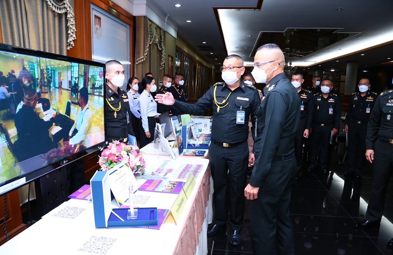 พลเอก สนิธชนก สังขจันทร์ ปลัดกระทรวงกลาโหม ได้กรุณามอบรางวัลให้แก่ นขต.สป.ที่ได้รับรางวัลในการประกวดการจัดการความรู้ดีเด่นของ สป. ประจำปีงบประมาณ พ.ศ.2566 ( OPSD KM AWARD 2023)