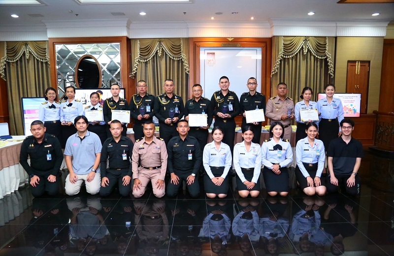 พลเอก สนิธชนก สังขจันทร์ ปลัดกระทรวงกลาโหม ได้กรุณามอบรางวัลให้แก่ นขต.สป.ที่ได้รับรางวัลในการประกวดการจัดการความรู้ดีเด่นของ สป. ประจำปีงบประมาณ พ.ศ.2566 ( OPSD KM AWARD 2023)