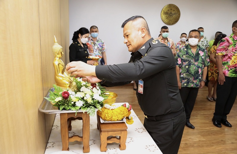 ผอ.สพร.กห. พร้อมด้วยข้าราชการ สพร.กห. ร่วมกิจกรรมสรงน้ำพระ วันปีใหม่ไทย เนื่องในเทศกาลสงกรานต์