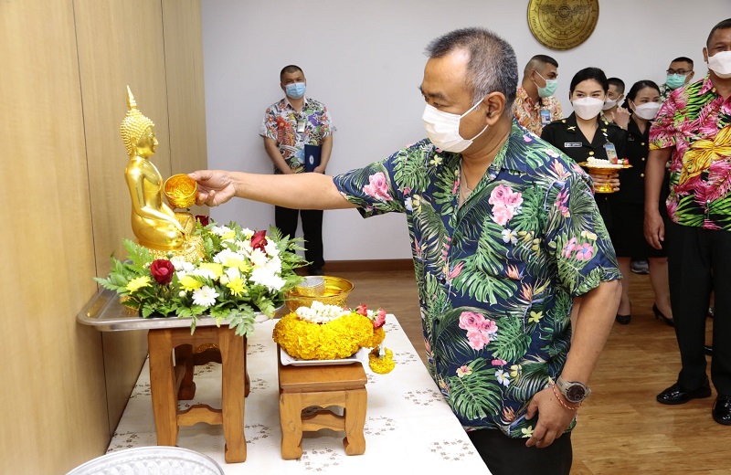 ผอ.สพร.กห. พร้อมด้วยข้าราชการ สพร.กห. ร่วมกิจกรรมสรงน้ำพระ วันปีใหม่ไทย เนื่องในเทศกาลสงกรานต์