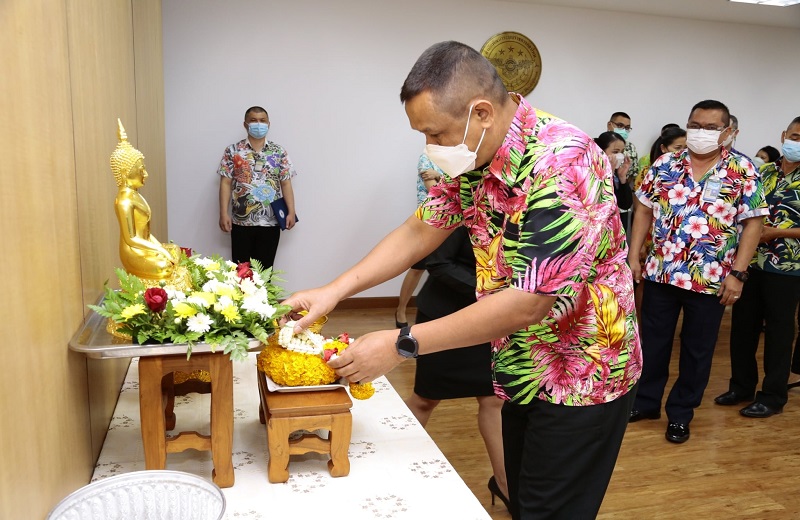 ผอ.สพร.กห. พร้อมด้วยข้าราชการ สพร.กห. ร่วมกิจกรรมสรงน้ำพระ วันปีใหม่ไทย เนื่องในเทศกาลสงกรานต์